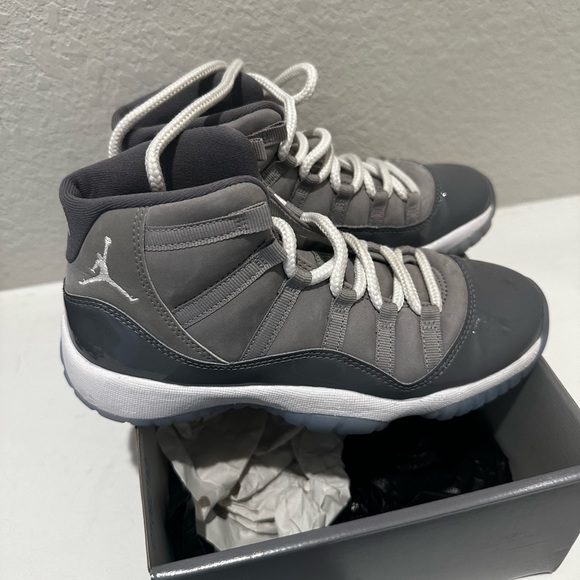 Air Jordan retro boys size 4.5 - Picture 4 of 6